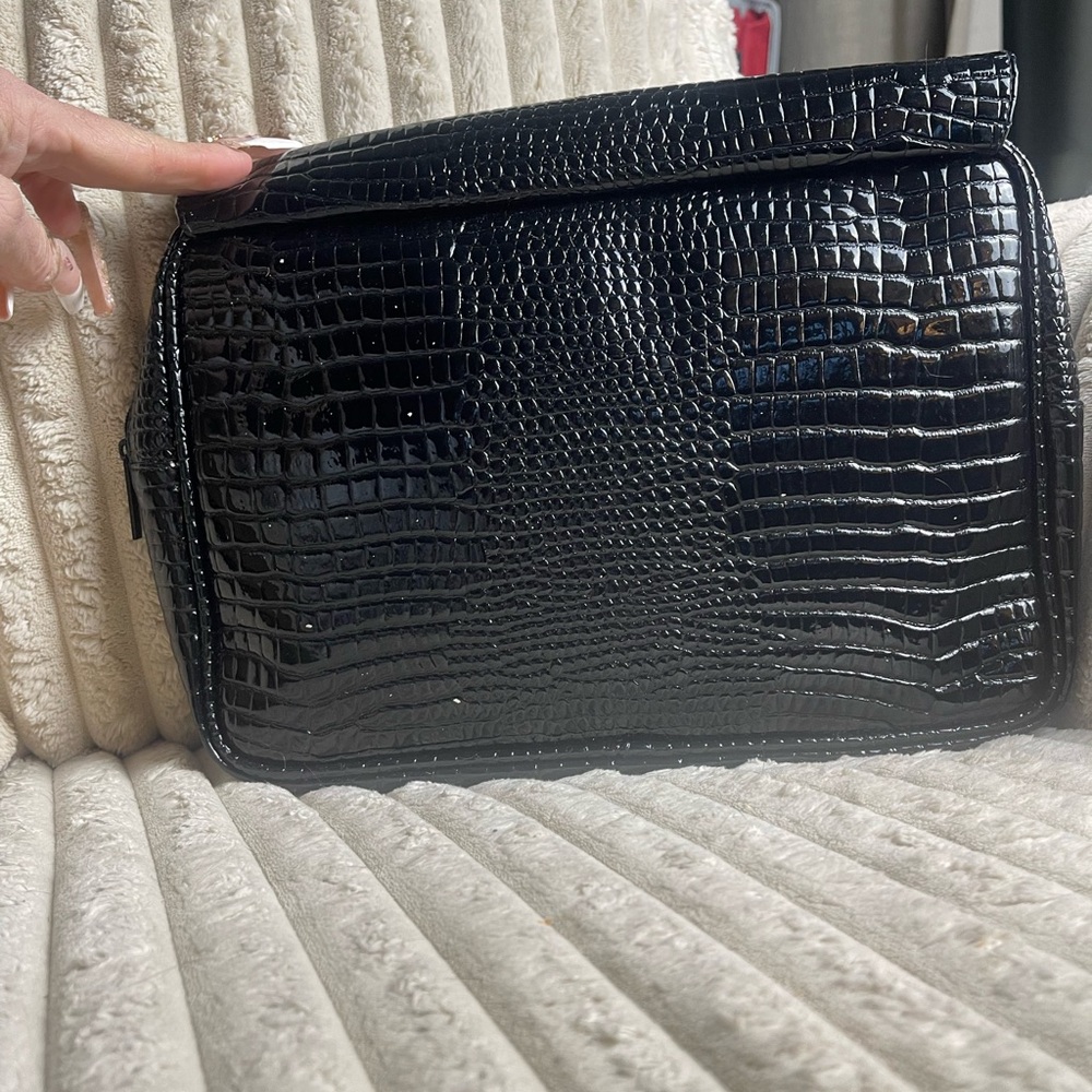 Black Croc-Embossed Faux Leather Clutch Cosmetic B ag with Gold Logo - Picture 4 of 6